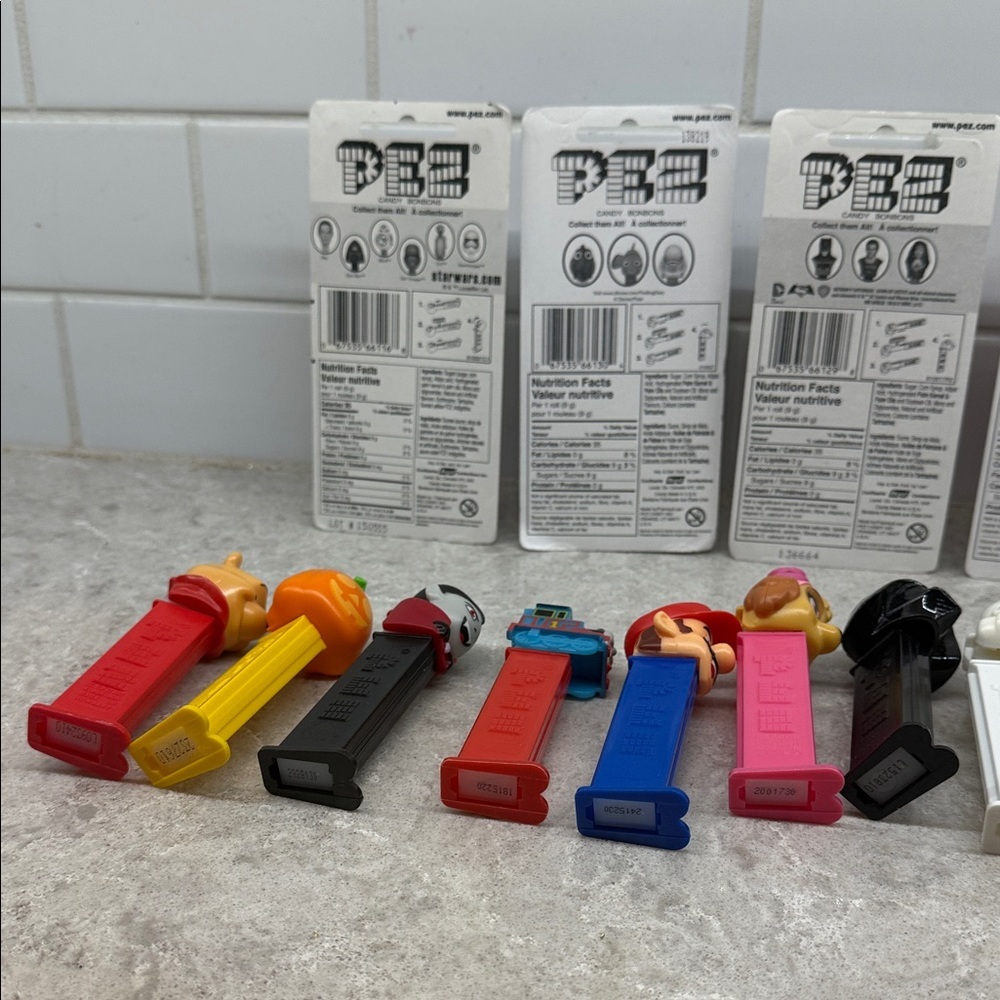 18 PEZ dispensers mix of sealed loose Star Wars, Trolls, Santa, Superman, others - Picture 12 of 13